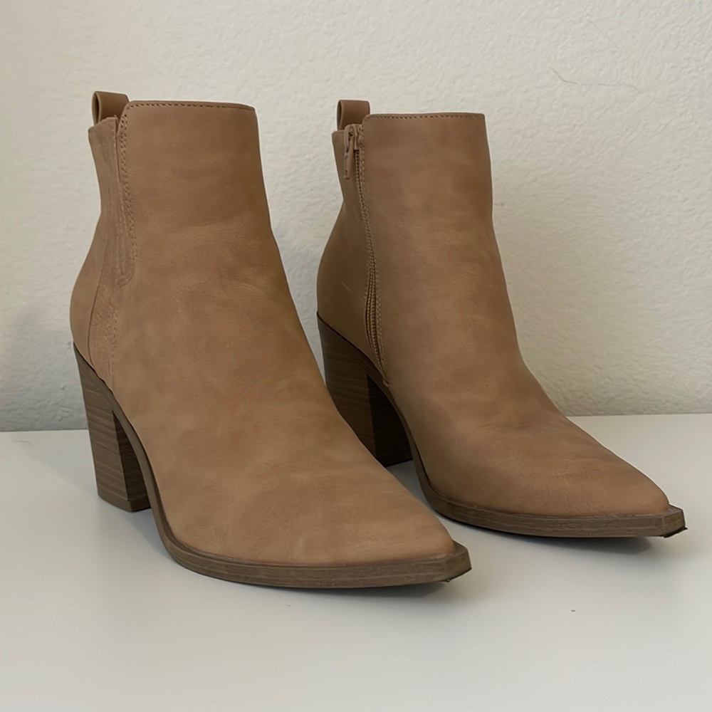 Universal Thread Tan Booties